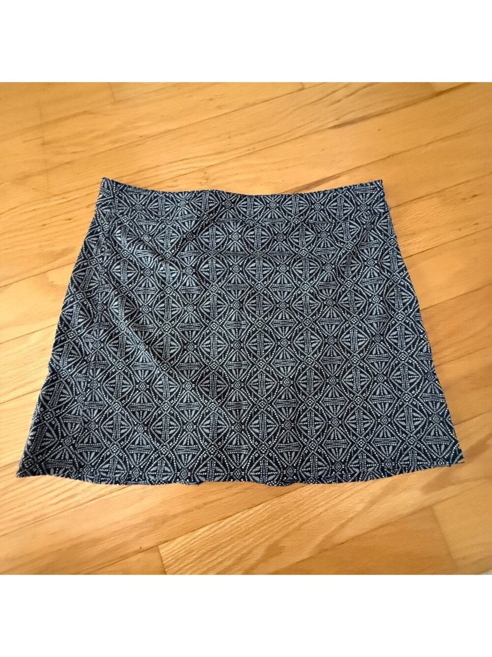 Rip Skirt Women's Medium NWT Style 100 Black/Pearl/Batik Swimwear Coverup